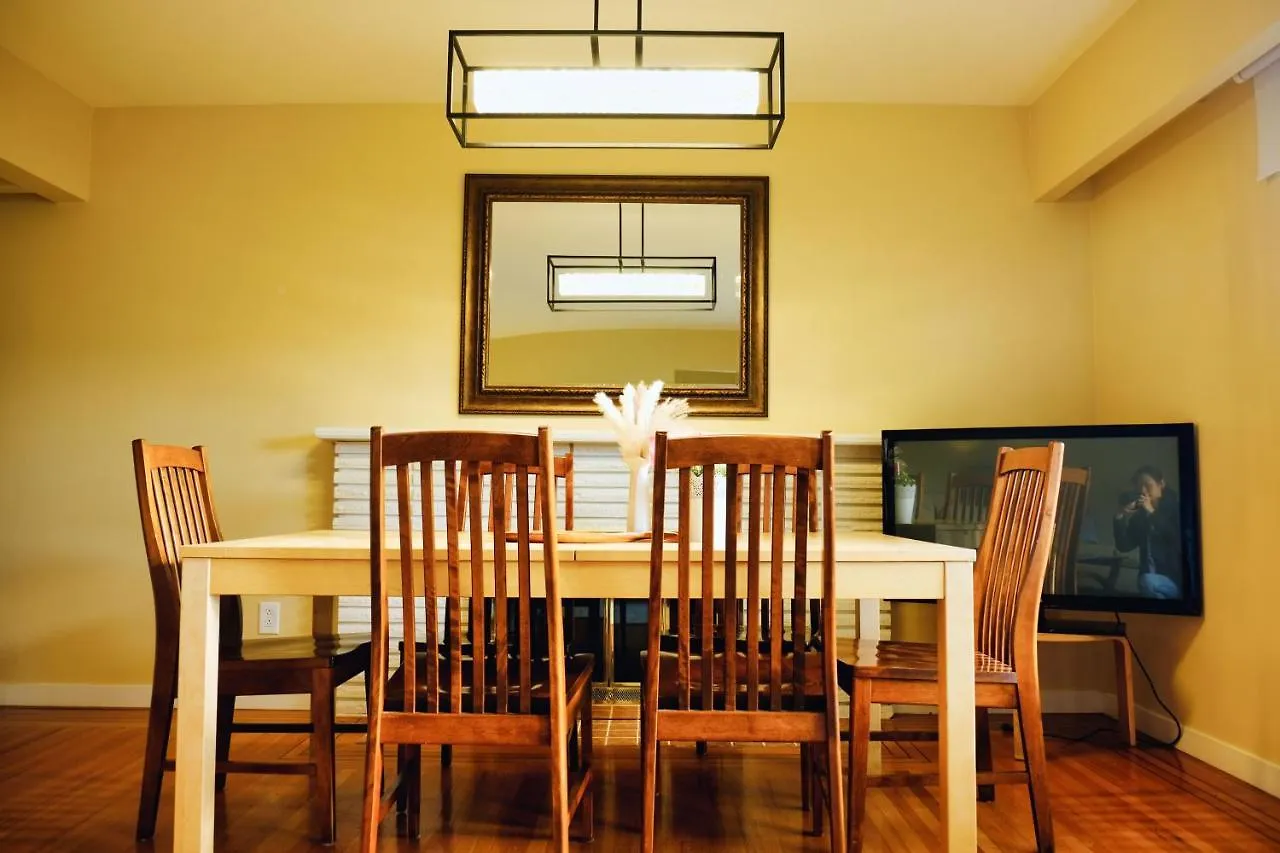 Spacious Home 15Mins To Downtown Vancouver Canada