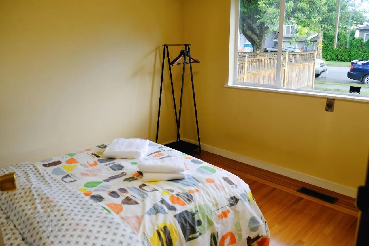 Spacious Home 15Mins To Downtown Vancouver 0*,  Canada