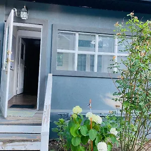  Apartment Lovely Iii 3 Bedrooms Space Share East York A Canada
