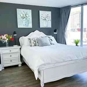 Downtown 4bd 2ba View Skytrain 2 Free Parking Vancouver